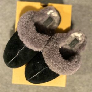 Ugg Scuffette II slippers.